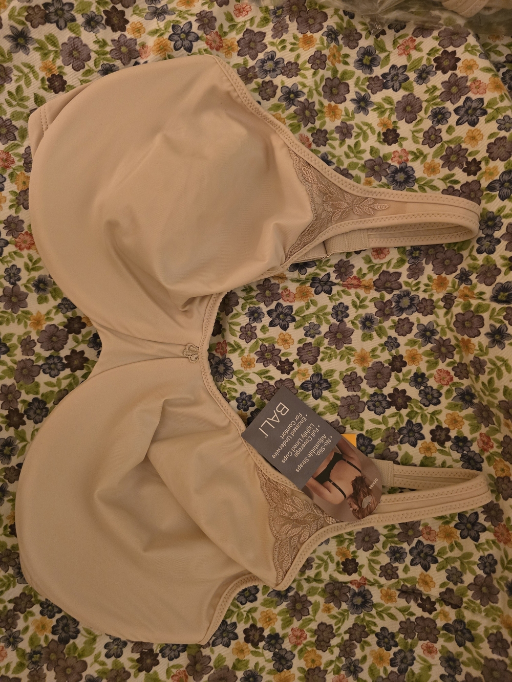 Bali Seamless Underwire Bra in Nude NWT